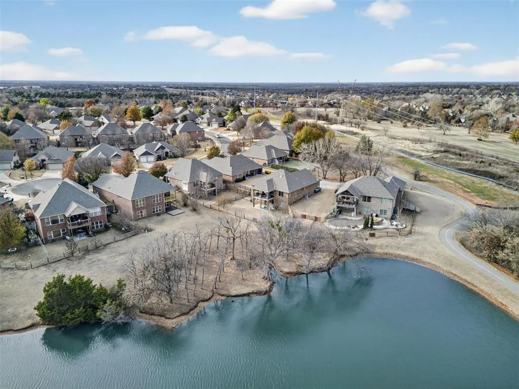 Photo 2 — 729 Prairie Dunes Way, Edmond, OK 73003