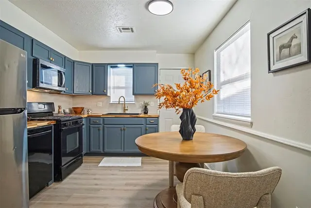 Photo 5 — 1112 NW 104th Street, Oklahoma City, OK 73114