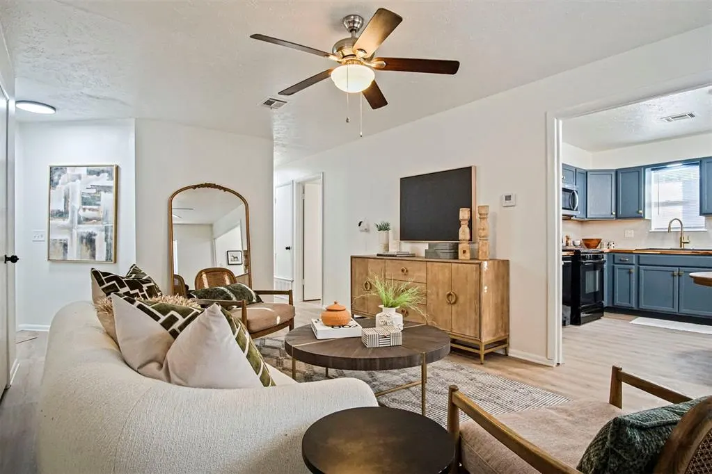 Photo 3 — 1112 NW 104th Street, Oklahoma City, OK 73114
