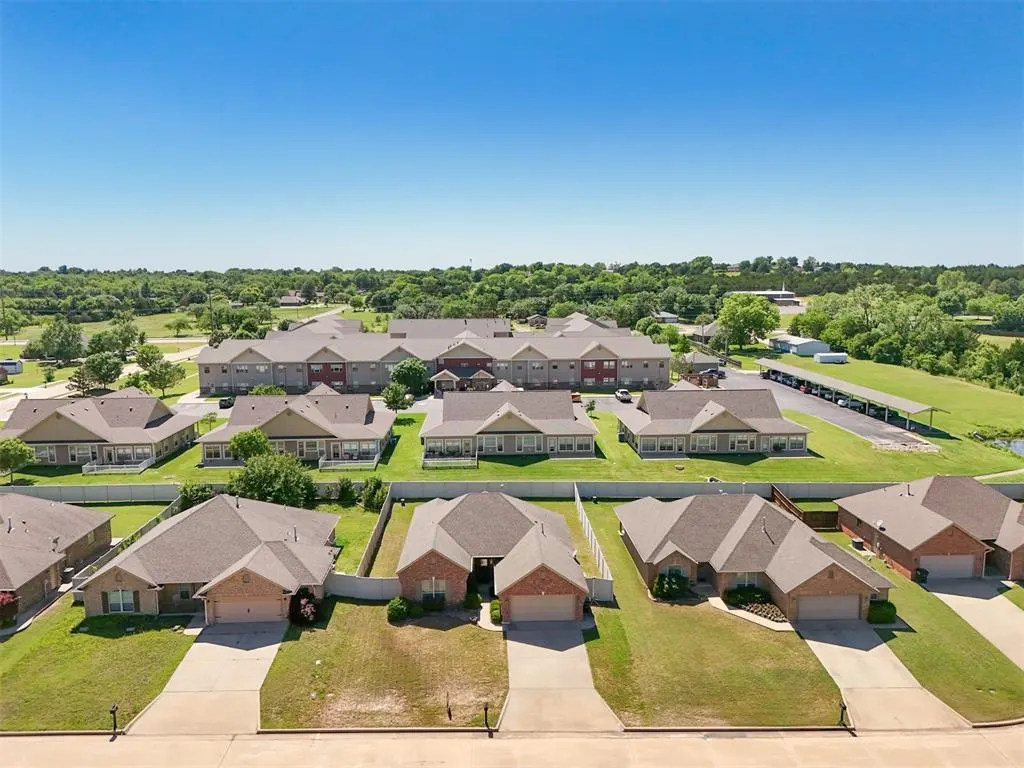 Photo 4 — 2016 Lantana Circle, Shawnee, OK 74804