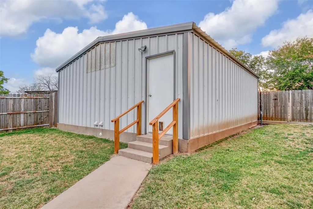 Photo 15 — 1304 N Market Street, Cordell, OK 73632
