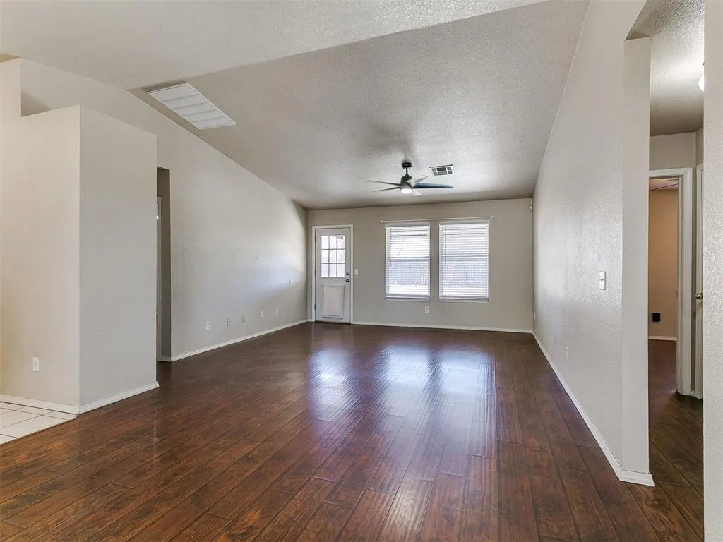Photo 9 — 15400 Camellia Road, Oklahoma City, OK 73170