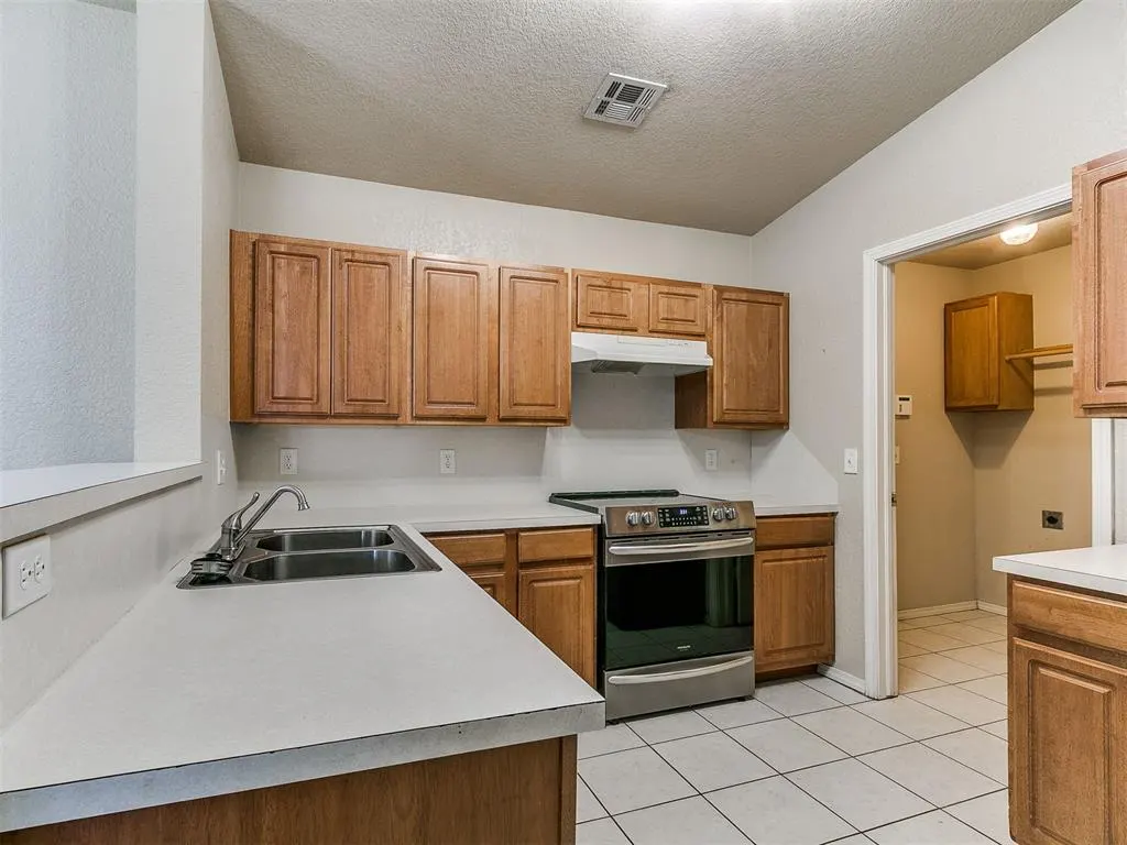 Photo 13 — 15400 Camellia Road, Oklahoma City, OK 73170