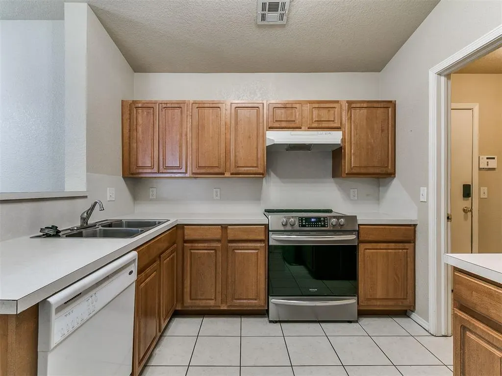 Photo 14 — 15400 Camellia Road, Oklahoma City, OK 73170