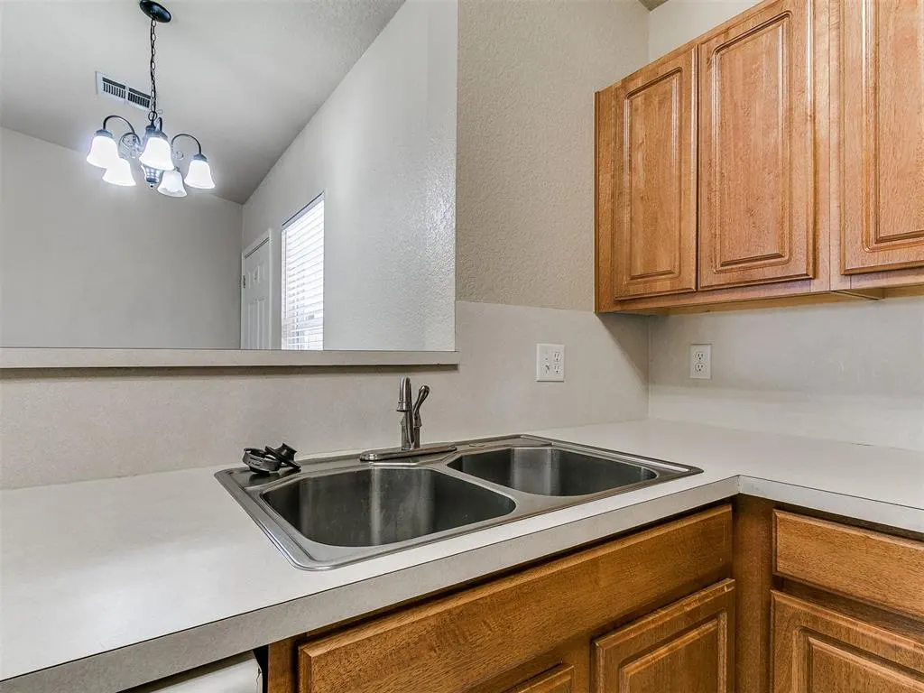Photo 15 — 15400 Camellia Road, Oklahoma City, OK 73170