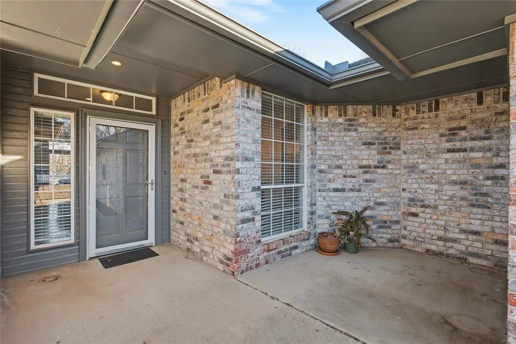 Photo 4 — 1905 Fox Hunt Lane, Edmond, OK 73003