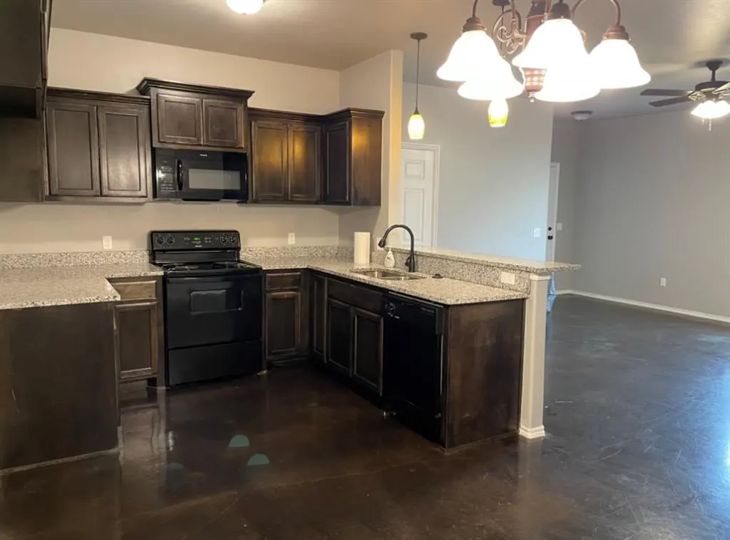 Photo 5 — 1837 Cypress Lane, El Reno, OK 73036