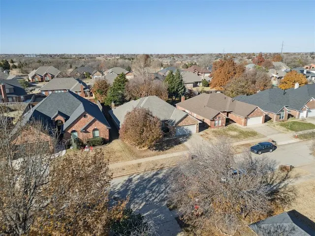 Photo 3 — 15613 Summit Parke Drive, Edmond, OK 73013