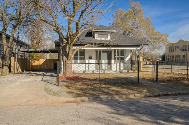 Photo 2 — 2431 W Eubanks Street, Oklahoma City, OK 73112