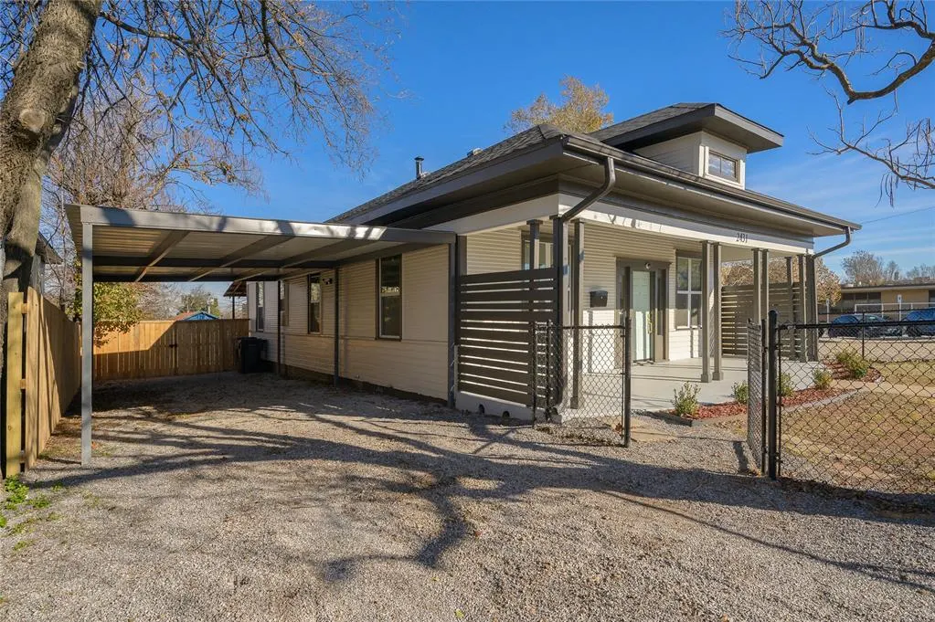 Photo 3 — 2431 W Eubanks Street, Oklahoma City, OK 73112