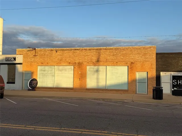 Front exterior — 118 N Grand Street, Crescent, OK 73028