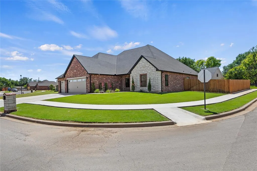 Photo 2 — 1217 Crimson Drive, Weatherford, OK 73096