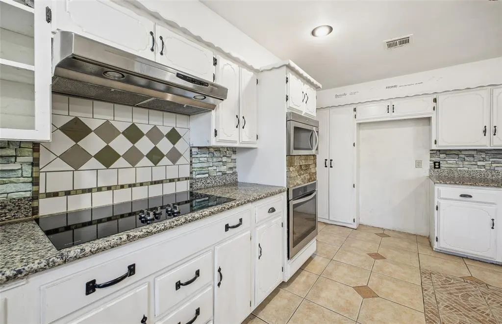 Photo 8 — 2140 Kimberlee Court, Norman, OK 73026