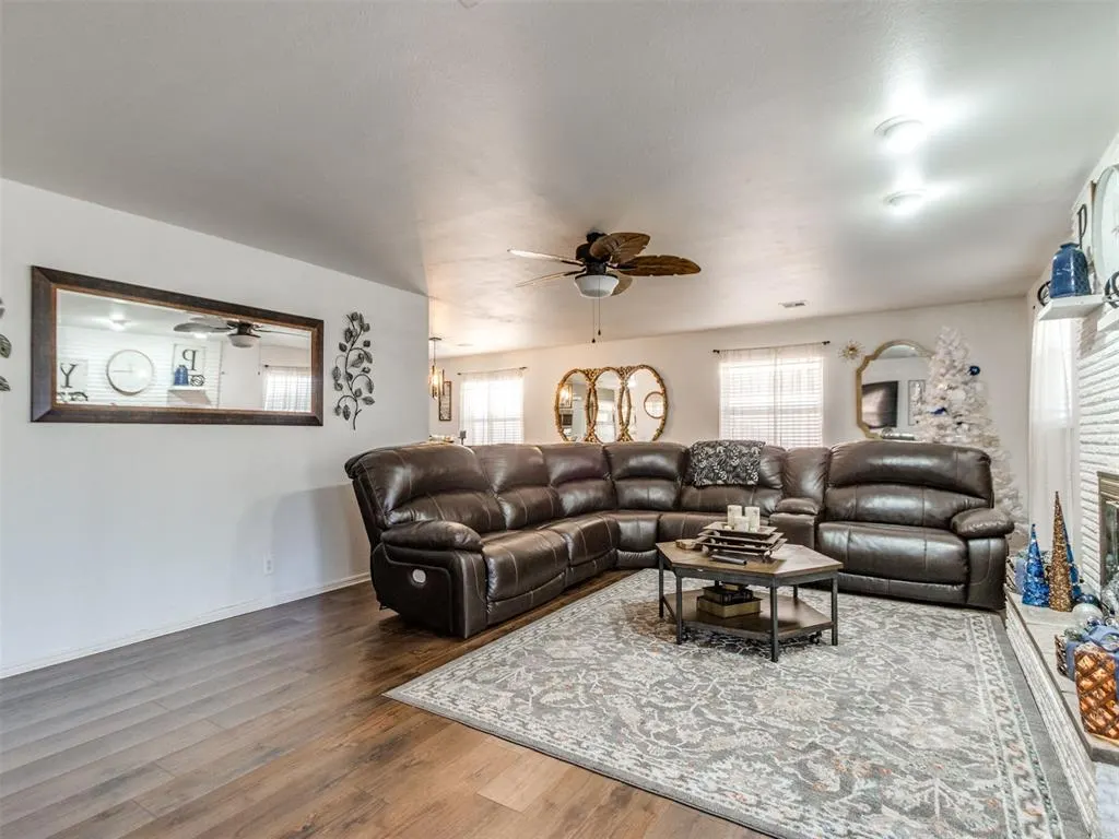 Photo 2 — 11012 Greystone Avenue, The Village, OK 73120