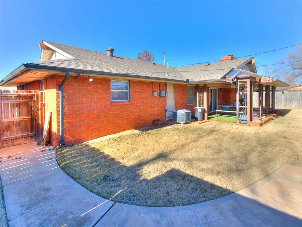 Photo 14 — 11012 Greystone Avenue, The Village, OK 73120