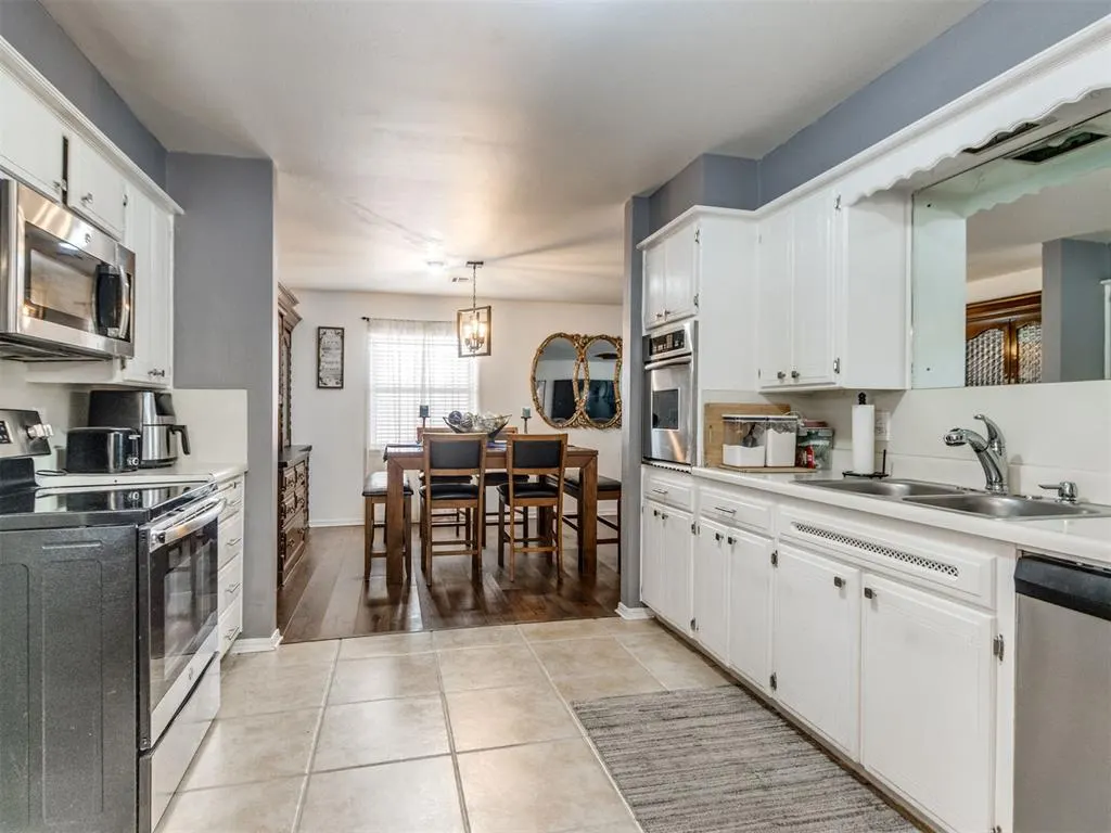 Photo 45 — 11012 Greystone Avenue, The Village, OK 73120