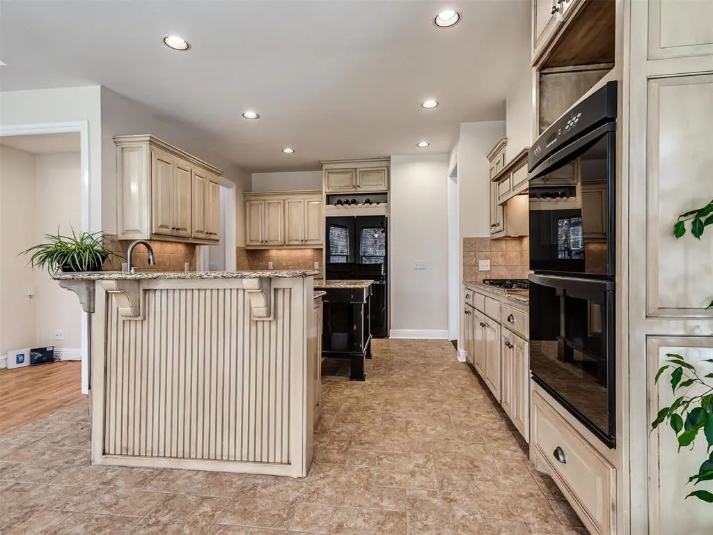 Photo 10 — 228 Millbury Road, Norman, OK 73071