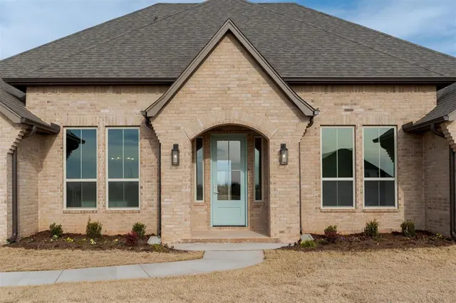 Photo 7 — 2401 Heathery Park, Oklahoma City, OK 73128