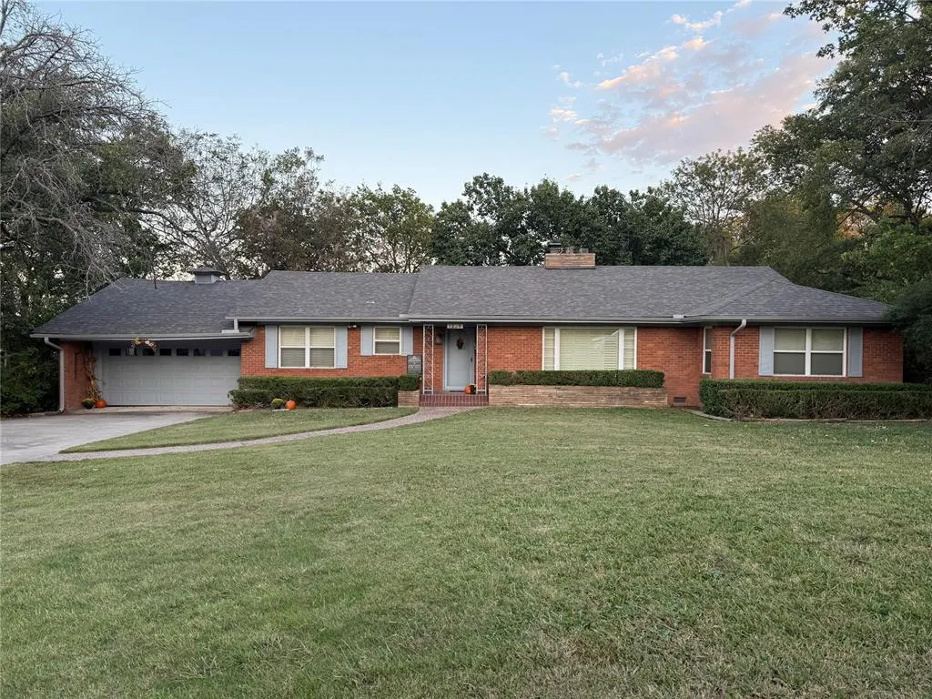 Front exterior — 1230 S High School Street, Ada, OK 74820