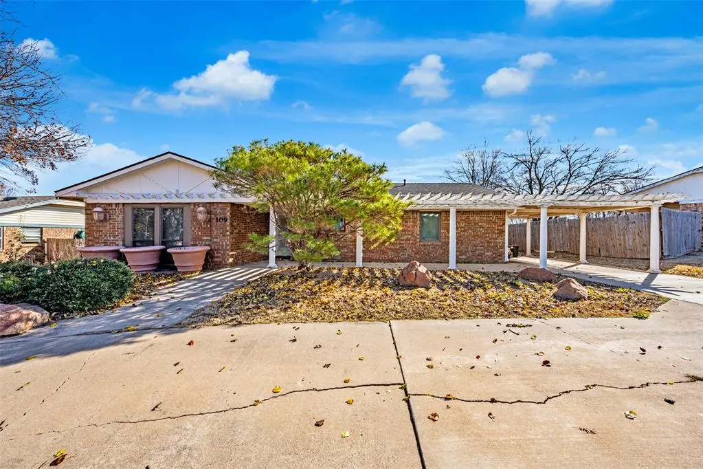 Front exterior — 109 Sunny Lane, Elgin, OK 73538