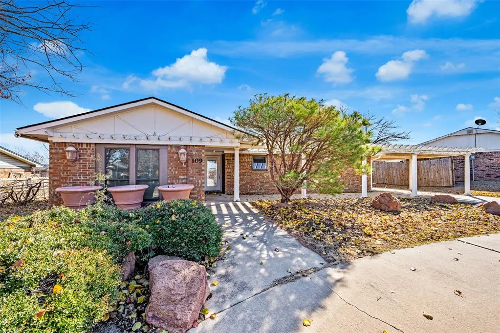 Photo 3 — 109 Sunny Lane, Elgin, OK 73538