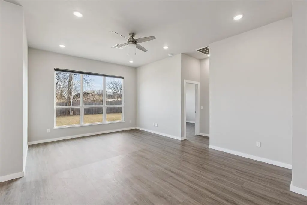Photo 11 — 518 N Marshall Drive, Midwest City, OK 73110