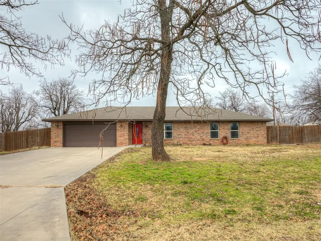 Front exterior — 702 E 6th Street, Chandler, OK 74834