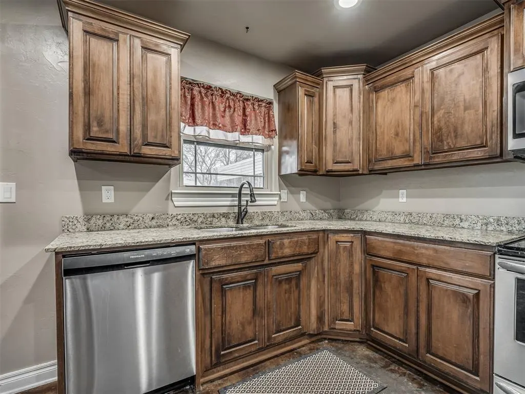 Photo 13 — 702 E 6th Street, Chandler, OK 74834