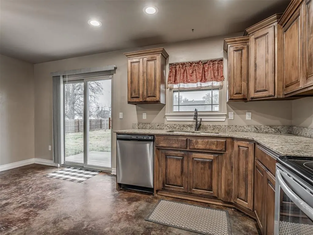 Photo 14 — 702 E 6th Street, Chandler, OK 74834