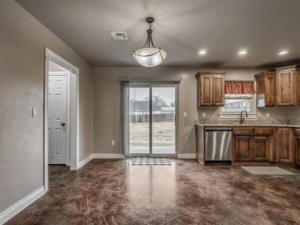 Photo 16 — 702 E 6th Street, Chandler, OK 74834