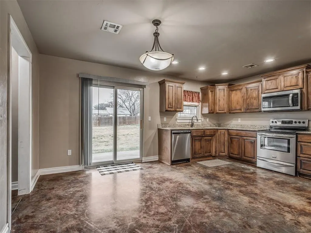 Photo 17 — 702 E 6th Street, Chandler, OK 74834