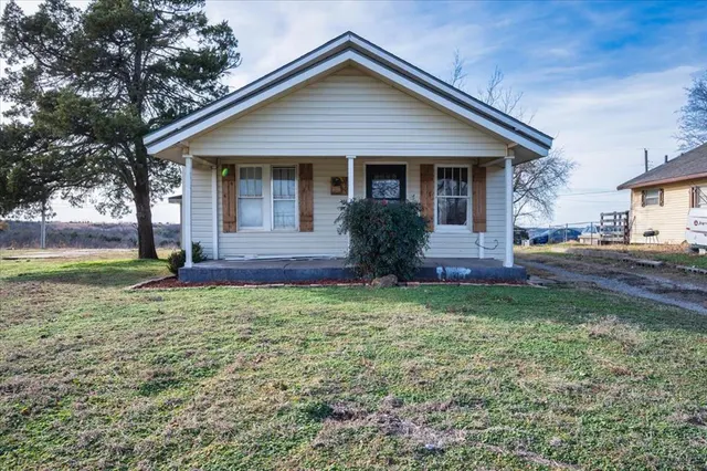 Front exterior — 315 N Kings Highway, Cushing, OK 74023