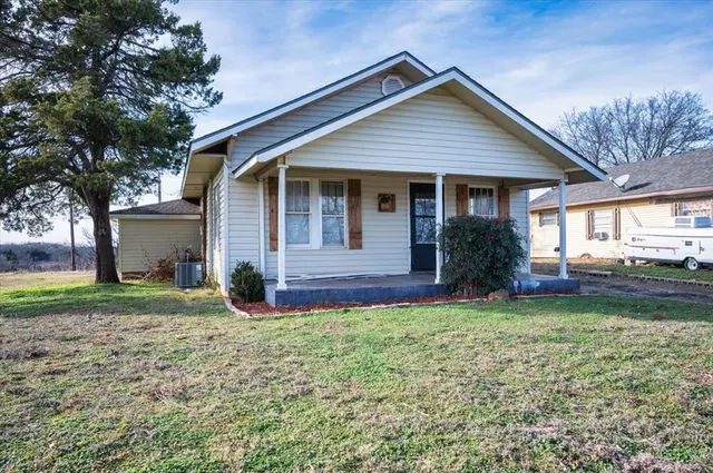 Photo 3 — 315 N Kings Highway, Cushing, OK 74023