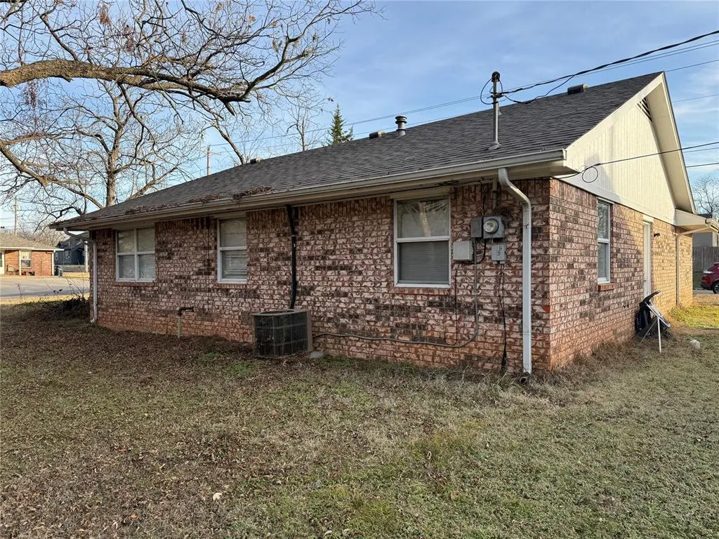 Photo 2 — 508 E Wallace Street, Shawnee, OK 74801