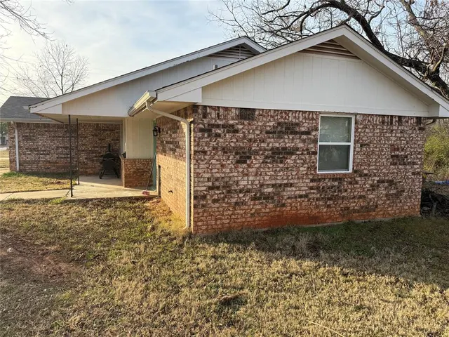 Photo 3 — 508 E Wallace Street, Shawnee, OK 74801