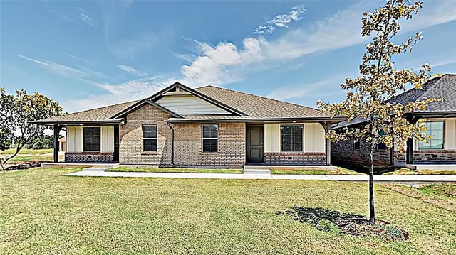 Photo 2 — 11521 Keystone Circle, Oklahoma City, OK 73114