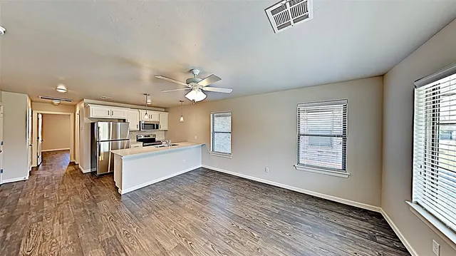 Photo 4 — 11521 Keystone Circle, Oklahoma City, OK 73114