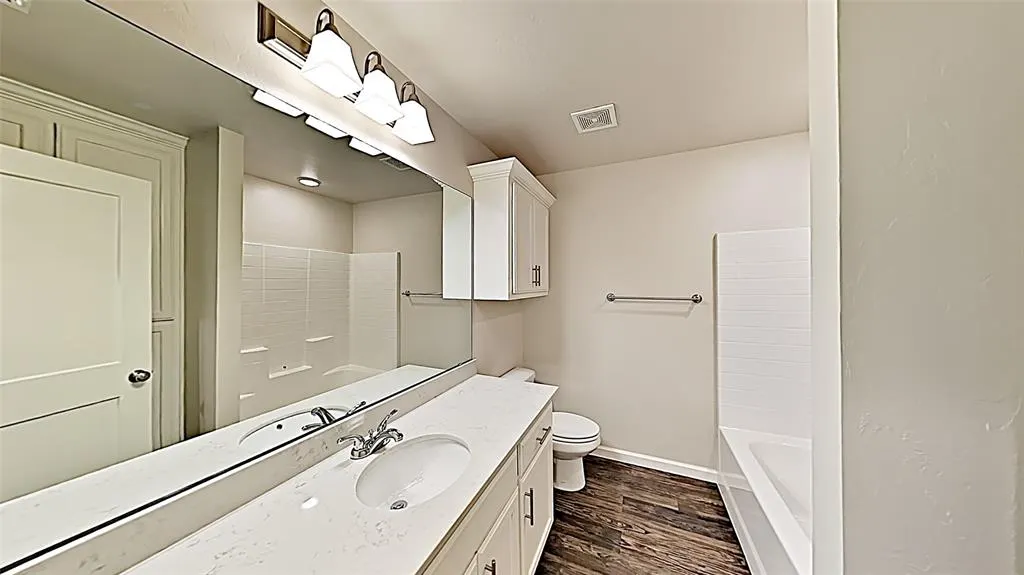 Photo 5 — 11521 Keystone Circle, Oklahoma City, OK 73114