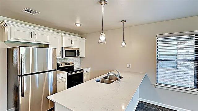 Photo 8 — 11521 Keystone Circle, Oklahoma City, OK 73114