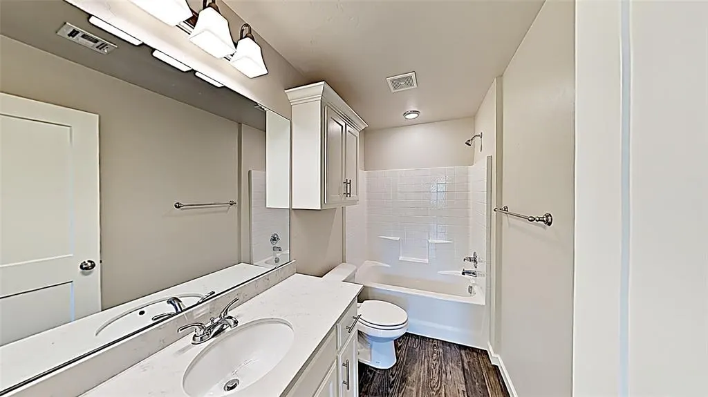 Photo 9 — 11521 Keystone Circle, Oklahoma City, OK 73114