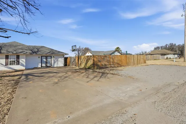 Photo 5 — 1003 W Oak Street, Stroud, OK 74079