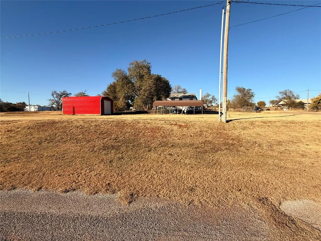 Photo 3 — 112 E Main Street, Foss, OK 73647
