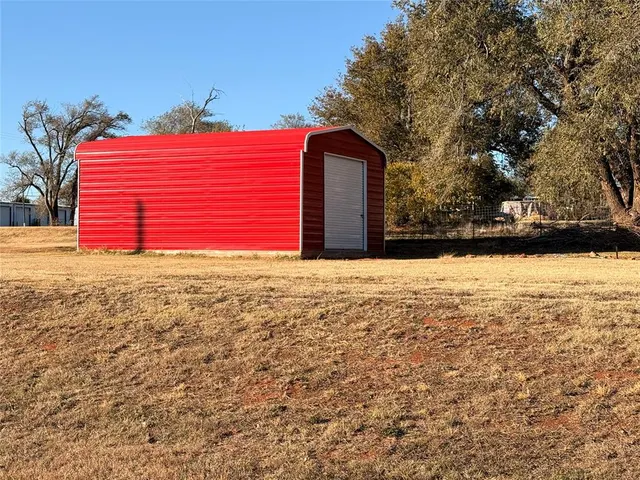 Photo 4 — 112 E Main Street, Foss, OK 73647
