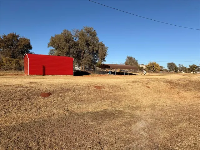 Photo 5 — 112 E Main Street, Foss, OK 73647
