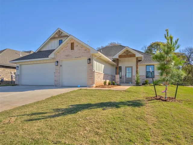 Front exterior — 133 Firethorn Way, Noble, OK 73068