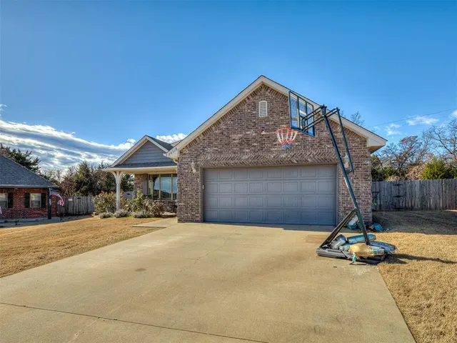 Photo 3 — 20518 Autumn Trail, Harrah, OK 73045