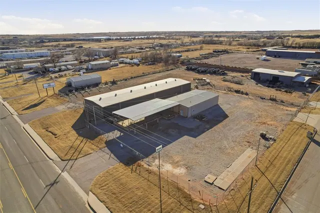 Photo 8 — 100 Shale Drive, Elk City, OK 73644
