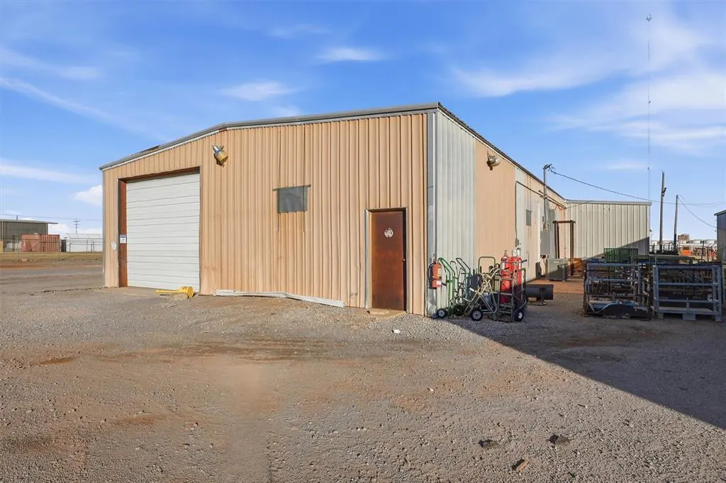 Photo 9 — 100 Shale Drive, Elk City, OK 73644