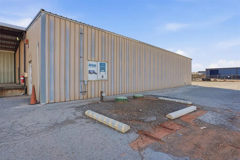 Photo 12 — 100 Shale Drive, Elk City, OK 73644