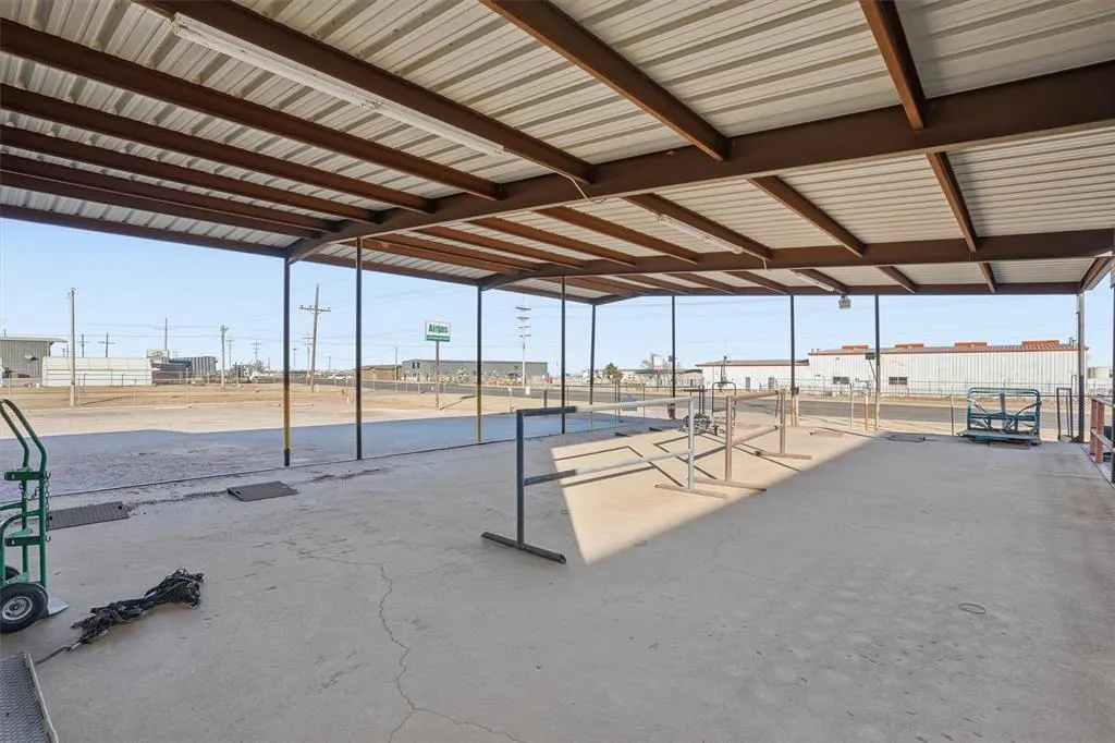 Photo 18 — 100 Shale Drive, Elk City, OK 73644